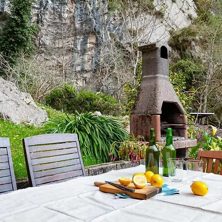 La Casina De Cuevas Del Agua * Cuevas (Asturias)
